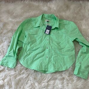 NWT Universal Thread bright Green Women's Cropped Button-Up Shirt
